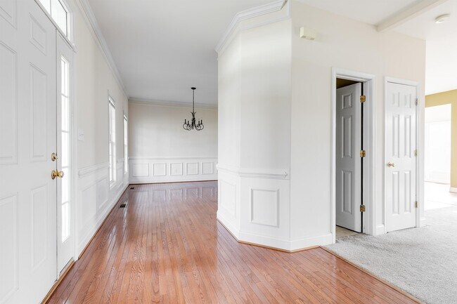 Foto del edificio - 801 Greyshire Dr