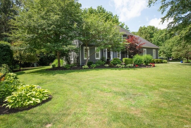 Building Photo - 3801 W Capilano Dr