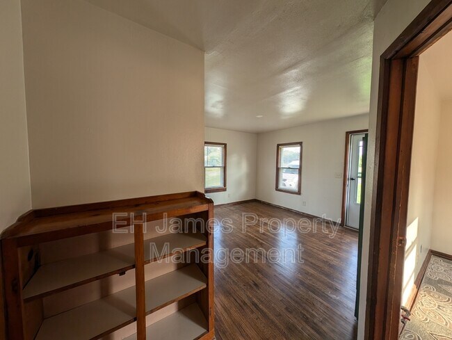 Foto del edificio - 1668 E 72nd St N