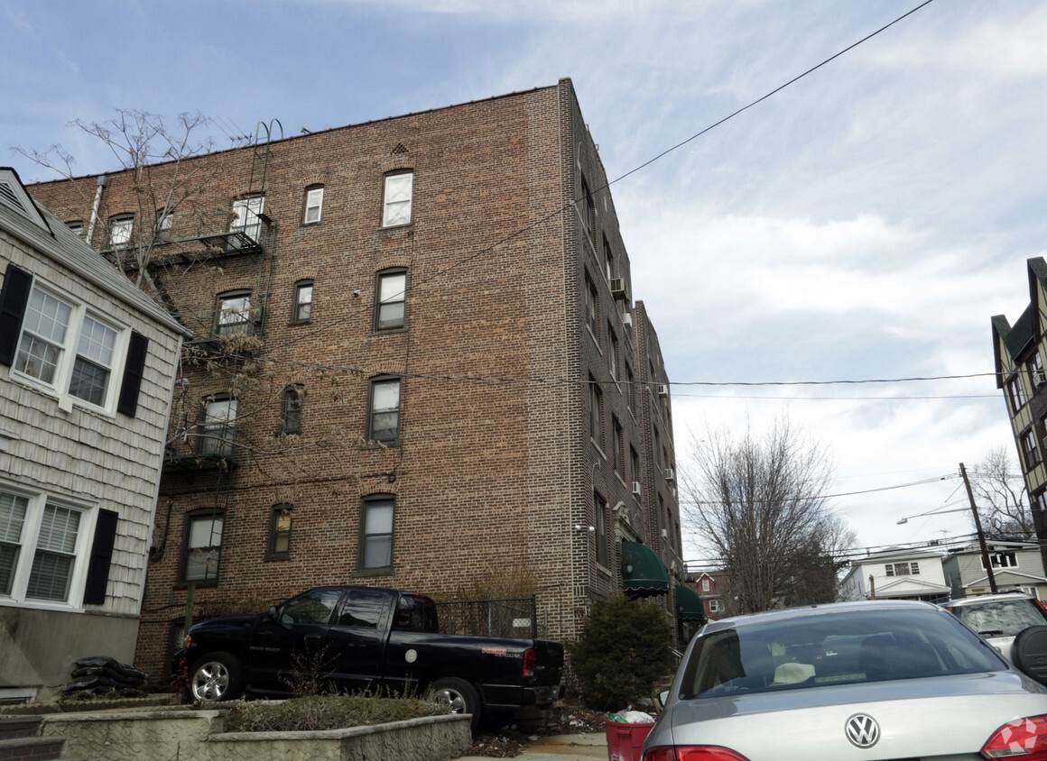 Building Photo - Kelly Parkway Condominiums