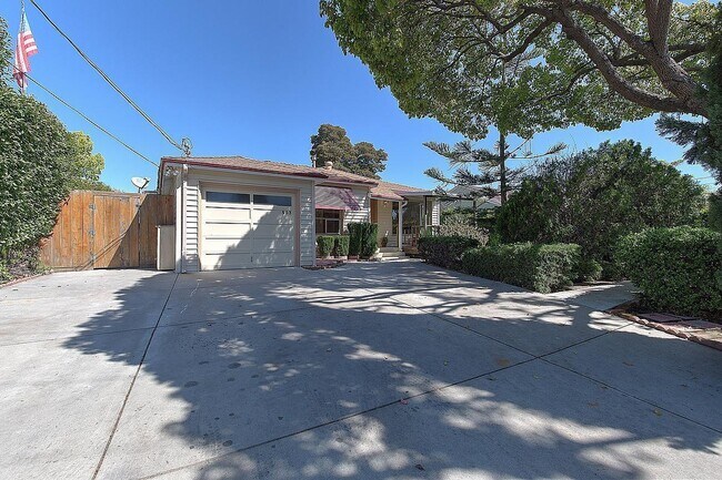 Building Photo - 503 Scott Ave