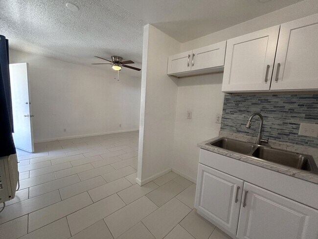 Foto del edificio - 15878 Edwin St