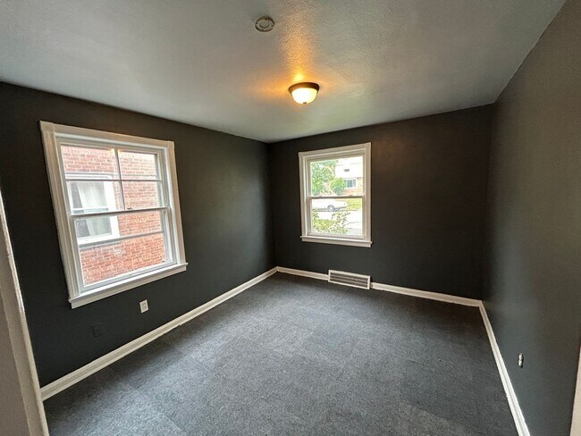 Foto del edificio - PRICE DROP! Beautiful 3 bedroom in Maple Hts