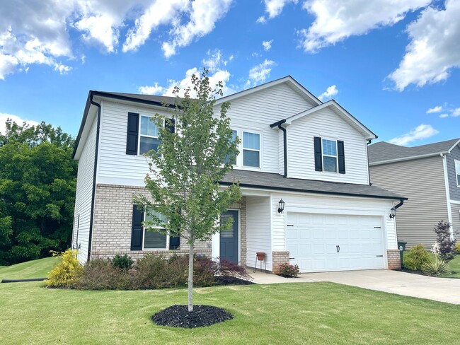 Building Photo - Stunning 4 Bedroom Home with 2 Car Garage,...