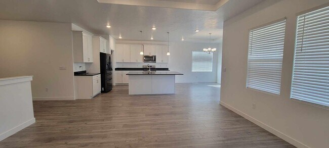 Building Photo - Old Sorrel House Available Now!