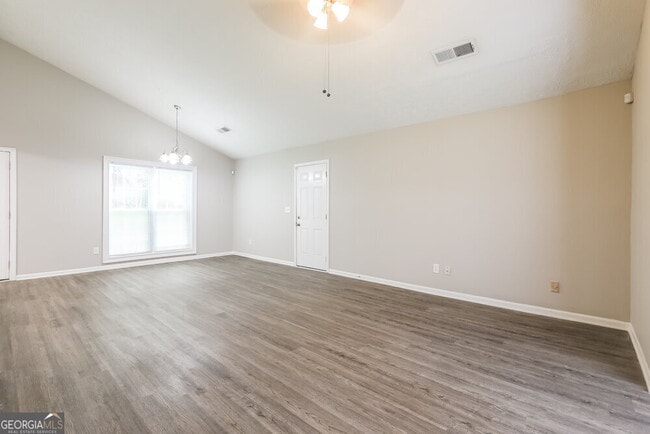 Foto del edificio - 9512 Forest Knoll Dr