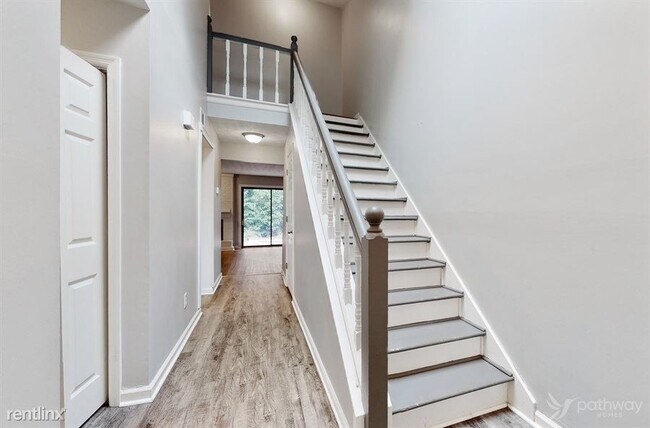 Building Photo - 3 br, 3 bath Townhome - 1443 Stoneleigh Way