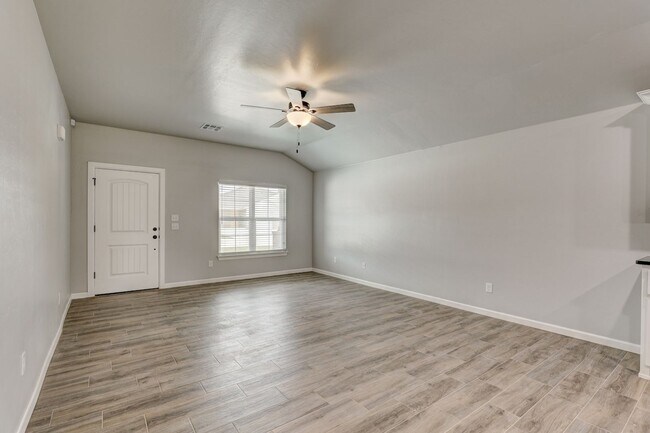 Building Photo - 710 League Cir
