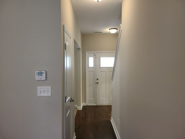 Building Photo - Beautiful 4 bedroom, 2.5 bath - The Villag...