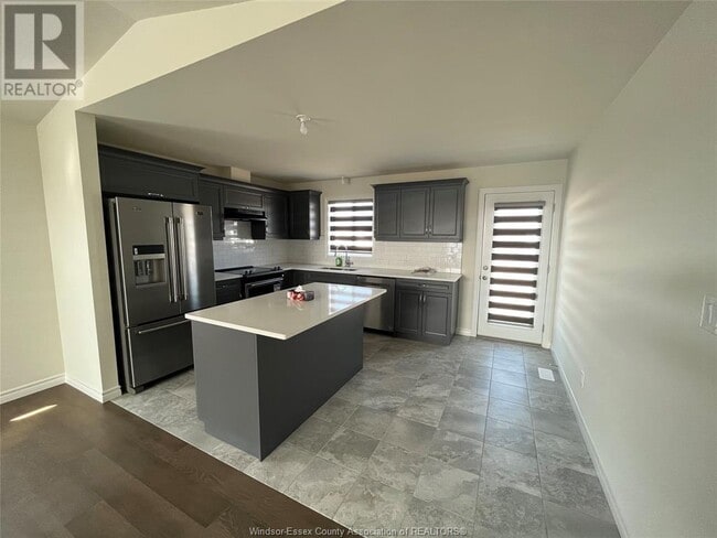 Building Photo - 390 Hemlock Ln