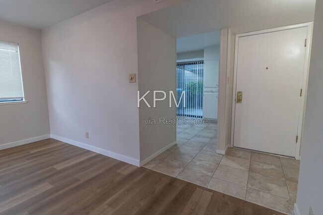 Foto del edificio - 6829 Mill Springs Ct
