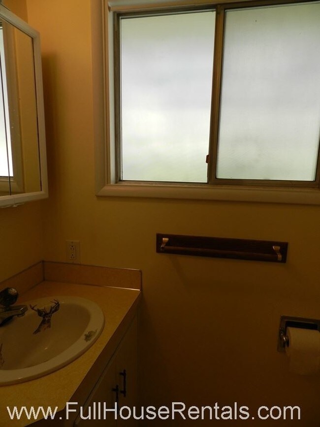 Foto del edificio - 3 br, 1.5 bath House - 1944 Carmel Ave