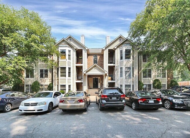 Building Photo - Updated 2BD/2BA Third Floor Condo in Rosec...