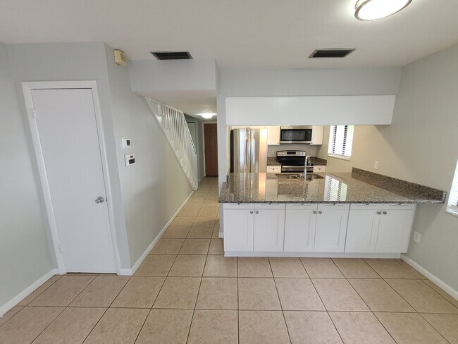 Building Photo - 3600 SW 19th Ave