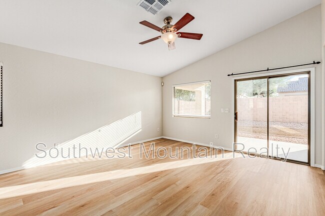 Foto del edificio - 30196 N Sunray Dr