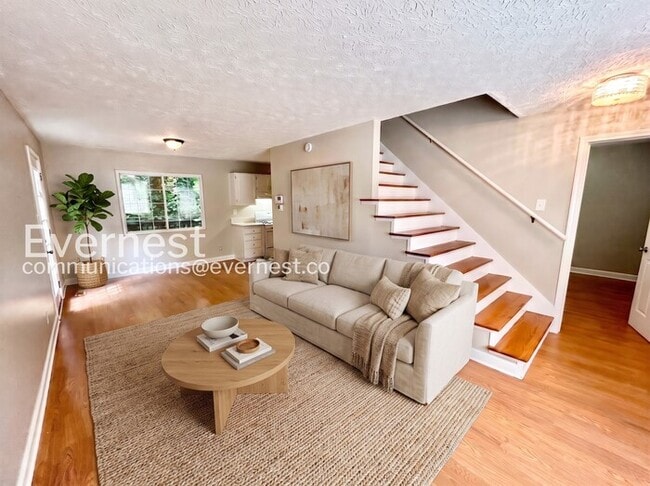 Building Photo - 2771 Skyland Dr NE