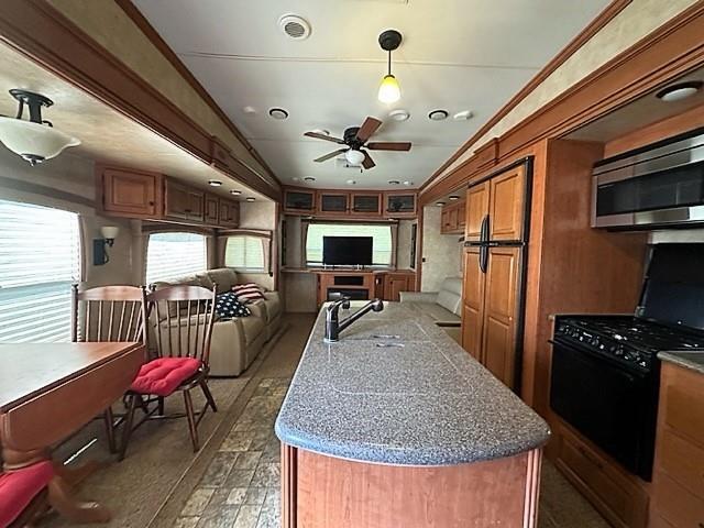 Building Photo - 95 Paris Dr