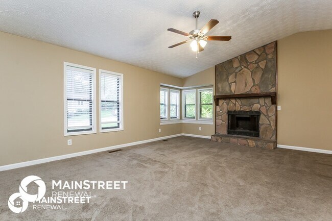 Building Photo - 2490 Deerfield Dr