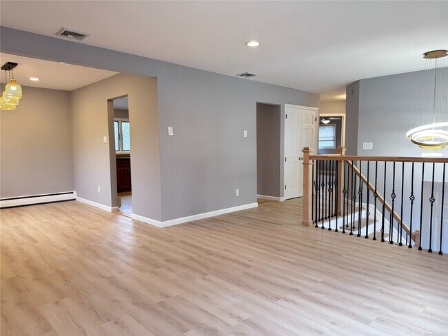 Building Photo - 37 Barry Ln S