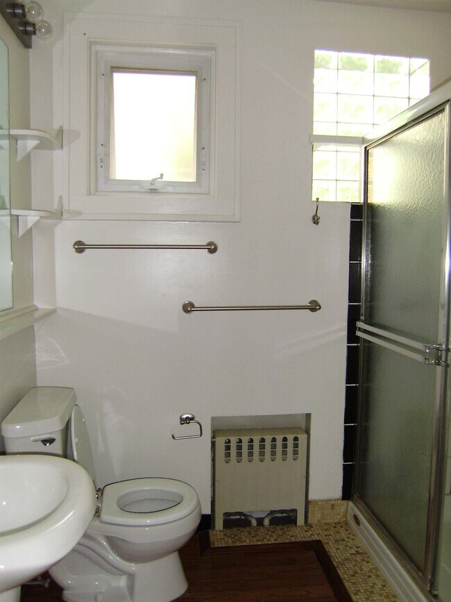 Foto del edificio - 5621 Woodmont St