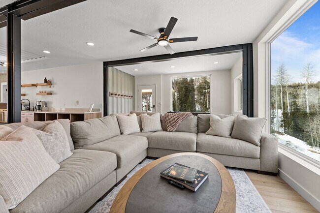 220 Circle Dr