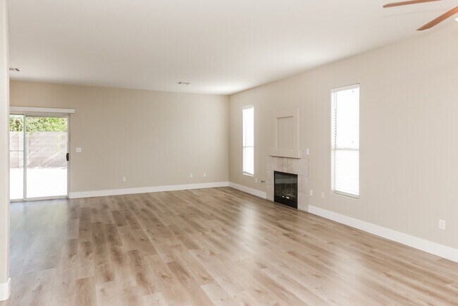 Foto del edificio - 7000 Magic Window Ave