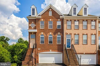 Building Photo - 2451 Silk Ct