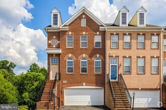 Building Photo - 2451 Silk Ct