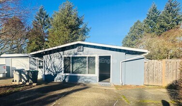 Building Photo - 12805 SW Washington St