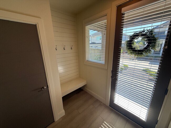 Foto del edificio - Available September 1, 3 bed 2.5 bath