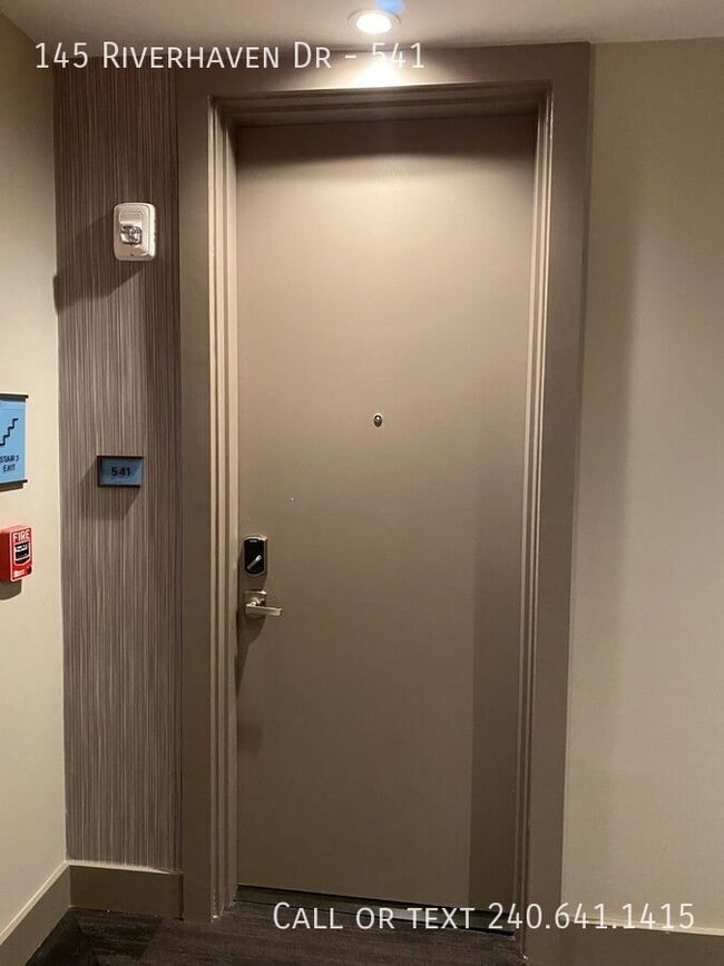 Foto del edificio - 145 Riverhaven Dr