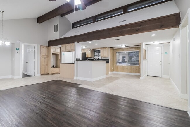 Building Photo - 978 Windsong Cir