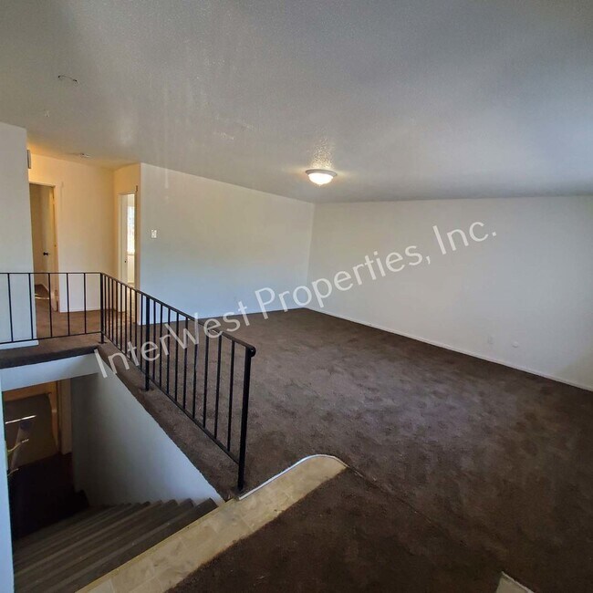 Foto del edificio - 11706 E Burnside St