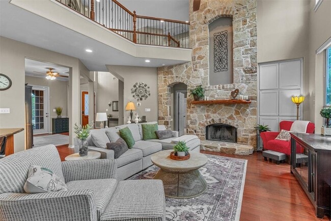 Foto del edificio - 7505 Roaring Springs Dr