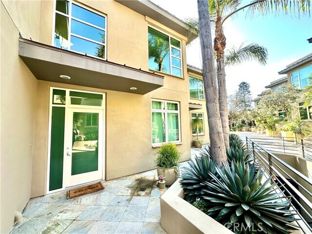 Building Photo - 1547 N Coast Hwy