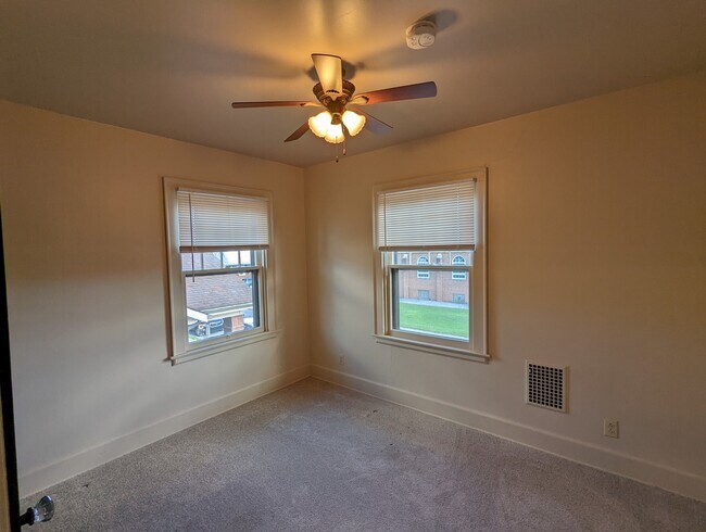 Building Photo - 2908 Oak Ave