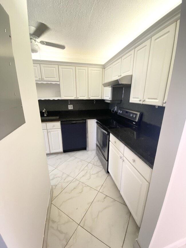 Foto del edificio - 2480 Juniper Dr