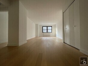 Building Photo - East 39th Street
