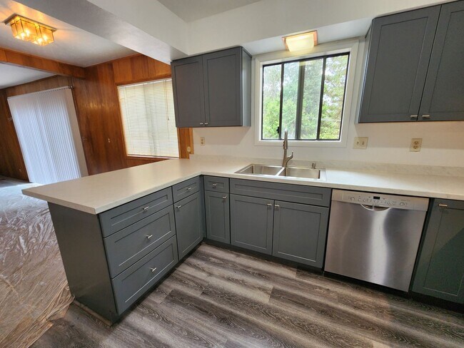 Foto del edificio - 221 - Steelhead Ave Duplex