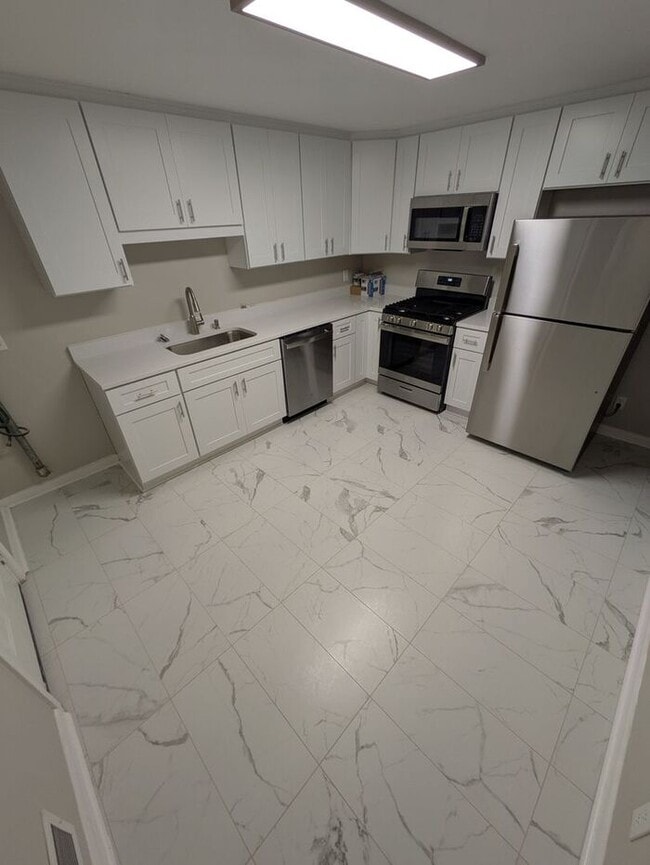 Photo - Recently Renovated 2BD/1BA Duplex in Hickory! Townhome