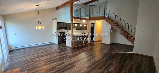 Building Photo - Updated 2 bedroom 2 bath Townhouse in central Grand Junction