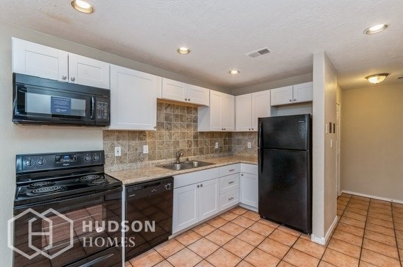 Building Photo - NOW AVAILABLE! 505 Longwood Loop Ne, Rio R...