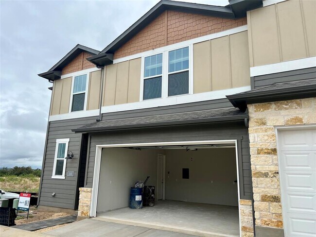 Building Photo - 1020 Vista View Dr