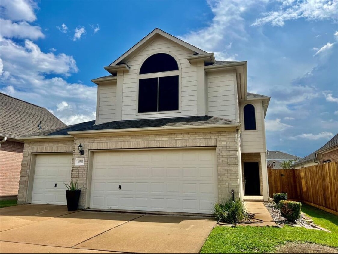 Foto principal - 10511 Rustling Villas Ln