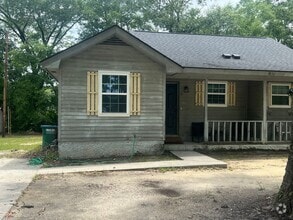 Building Photo - 1035 Ash St Ext
