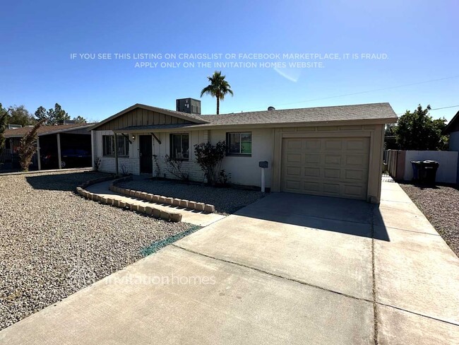 Building Photo - 2117 W Poinsettia Dr