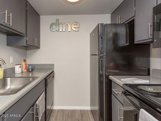Foto del edificio - 9415 N 99th Ave