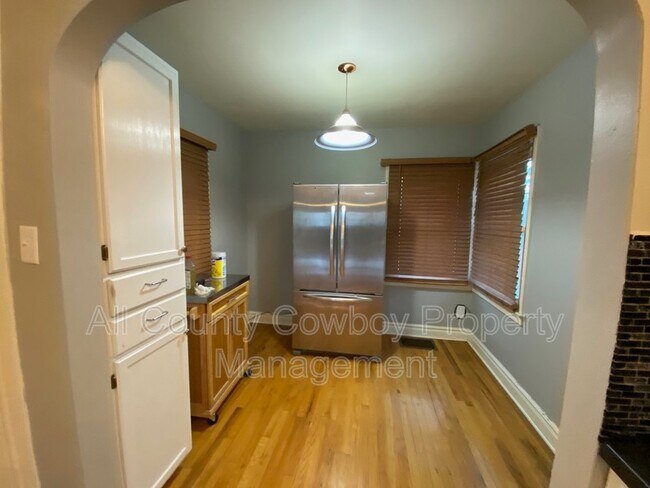 Foto del edificio - 209 E 2nd Ave