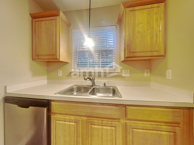 Building Photo - 224 Bainsbury Ln