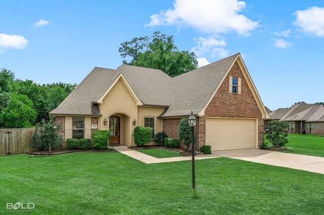 Building Photo - 302 Oscar Cir